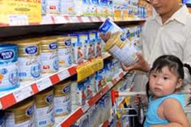 Giá sữa như con ngựa bất kham: Thương quá, các cháu các em