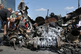 Đấu súng và đấu khẩu tại Đông Ukraine