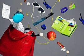 Những mầm bệnh vô hình trong túi xách