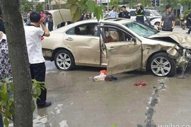 Lái xe cố ý cán chết khách bộ hành