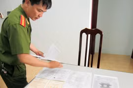 Cán bộ tuyển sinh... làm bằng giả