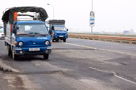 Cần 313 tỷ đồng sửa chữa mặt cầu Thăng Long