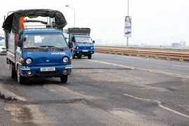 Cần 313 tỷ đồng sửa chữa mặt cầu Thăng Long