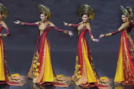 Cuộc thi thiết kế lễ phục Nhà nước: Rập rình bên bờ phá sản