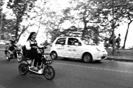 Lúng túng nhận diện xe máy điện