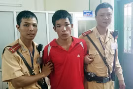 CSGT bắt “nóng” đối tượng cướp giật tài sản