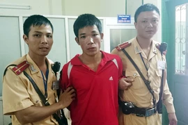 CSGT bắt “nóng” đối tượng cướp giật tài sản