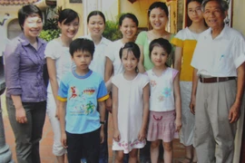 Ông giáo 82 tuổi trích tiền lương mở lớp dạy chữ cho học sinh nghèo