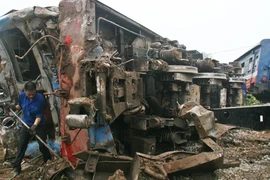 Tai nạn đường sắt nghiêm trọng: Đầu tàu văng khỏi đường ray