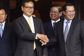 Phá thế bế tắc chính trị