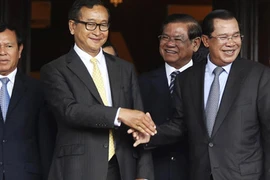 Phá thế bế tắc chính trị