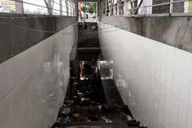 Tiền tỷ chôn theo hầm bộ hành