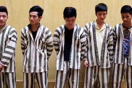 Ngày đánh giày đêm trộm cắp