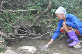 Kỳ lạ mó nước chữa được bệnh ở xứ Mường
