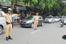 Dẹp tình trạng lộn xộn tại các cổng bệnh viện