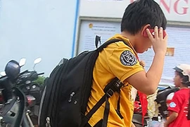 Trẻ dùng điện thoại di động: Con dao hai lưỡi