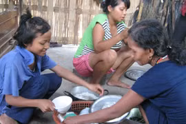 Cô bé "ma cà rồng" khiến cả gia đình khủng hoảng tinh thần