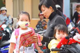 Méo mặt trông con nghỉ Tết