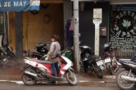 Vỉa hè trước cửa, cứ tưởng của mình