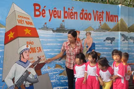 Cháu sẽ quảng bá Hoàng Sa, Trường Sa với bạn bè quốc tế