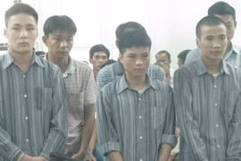 Lĩnh án vì… ra oai