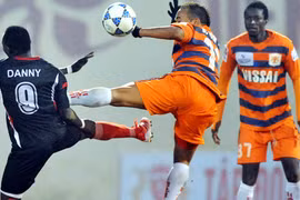 V-League ngày càng giống võ đài!