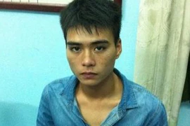 Vượt gần trăm cây số đi... bắn người