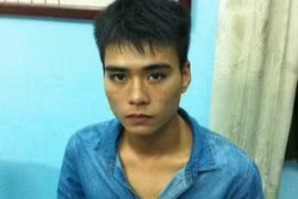 Vượt gần trăm cây số đi... bắn người