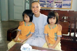 Ngôi chùa có 20 sư cô làm mẹ của 200 đứa con