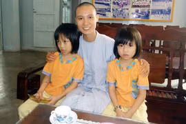 Ngôi chùa có 20 sư cô làm mẹ của 200 đứa con