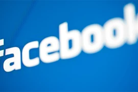 Chiếm tài khoản facebook để lừa tiền phạm tội gì?