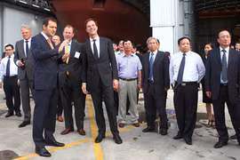 Thủ tướng Hà Lan thăm nhà máy đóng tàu đạt đẳng cấp châu Âu