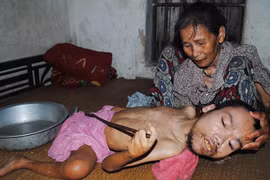 Câu chuyện một người mẹ “khất thực” nuôi con đầy cảm động 