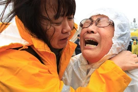 Vụ chìm phà thảm khốc tại Hàn Quốc: Hy vọng mong manh