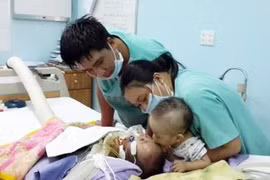 Bác sĩ Trương Quang Định chia sẻ về bức ảnh khiến cộng đồng mạng rơi nước mắt