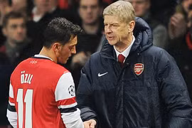 HLV Wenger: “Tôi muốn trả lại món hàng hớ Ozil”