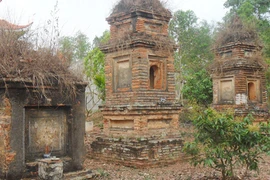 Bí ẩn những vụ đào bới ngôi chùa và con rắn lạ "canh" ba tòa tháp cổ