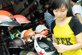 Nhập nhèm chất lượng, tem hợp quy mũ bảo hiểm 