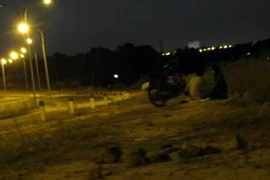 Lấy trộm quần của đôi tình nhân đang ân ái phạm tội gì?