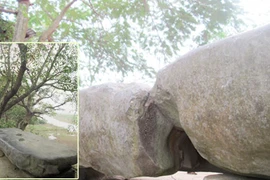 Chuyện lạ quanh phiến đá thần mỗi lần bị dịch chuyển khiến cả làng gặp nạn 