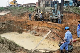 Đường ống nước sạch sông Đà: Vỡ 6 lần, chưa biết vì sao?