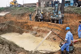 Đường ống nước sạch sông Đà: Vỡ 6 lần, chưa biết vì sao?