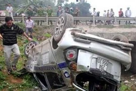 Ly kỳ vụ 3 tên cướp đẩy lái xe taxi xuống vực