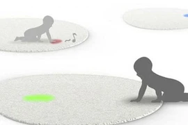 Thảm thông minh khuyến khích trẻ tập bò