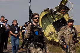 Hiểm họa rình rập trên trời