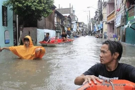 Manila tê liệt vì nước lụt