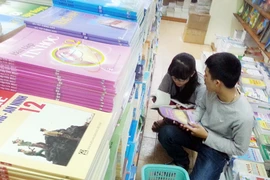 Sách giáo khoa cần “giảm dạy chữ, tăng dạy người”