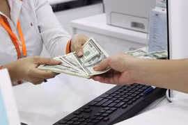 Cho, tặng bằng ngoại tệ không phải đổi sang VND