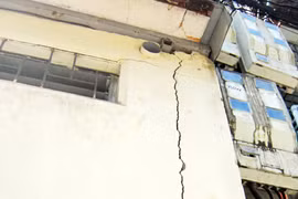 Nơm nớp lo nhà sập