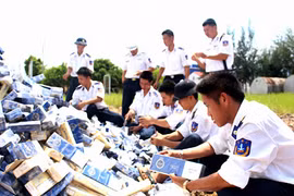 Xử lý nghiêm minh cán bộ bao che buôn lậu